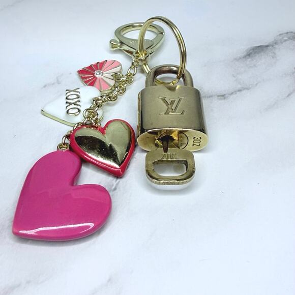 Louis Vuitton Lock & Key Set #302 w/ a Pink & Gold Heart Cluster Keychain - Picture 1 of 6